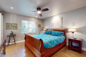 3 bedrooms, Internet, bed sheets - Sunny dog friendly retreat w/private yard & gas grill, close to beach & downtown (Carmel-by-the-Sea)