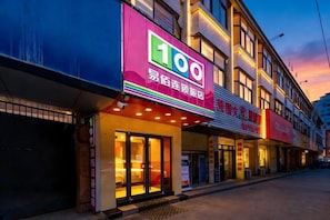 Unclassified image, 3 of 23, button - Yilong Chain Hotel (Lanzhou Plaza Xikou Branch) (Lanzhou)