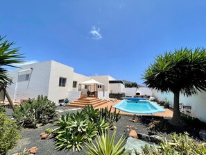 Villa | Zwembad | Een buitenzwembad