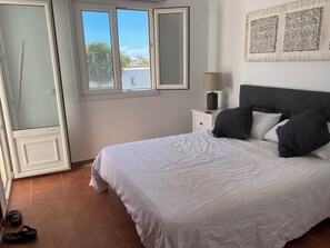 Vila | 4 quartos, ferros/tábuas de passar roupa, Wi-Fi de cortesia