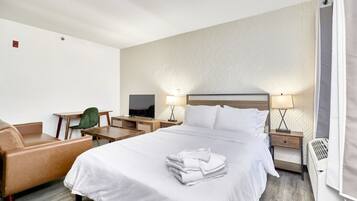 1 chambre, bureau, fer et planche Ă repasser, lit parapluie