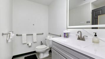 SĂšche-cheveux, serviettes fournies