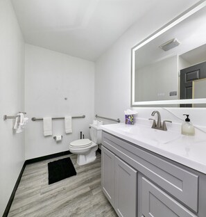 Sèche-cheveux, serviettes fournies