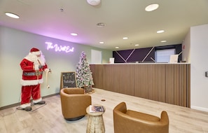 Lobby - The West End - Futon with Queen (St. Louis)