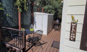 Outdoor dining - Dog friendly, peaceful 1 BR cottage w/ BA, AC on beautiful Lake Hodges (Escondido)
