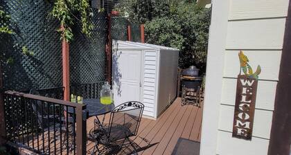 Dog friendly, peaceful 1 BR cottage w/ BA, AC on beautiful Lake Hodges