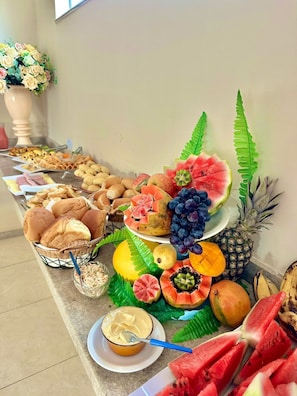 Bao gồm bữa sáng buffet hàng ngày