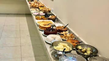 Free daily buffet breakfast