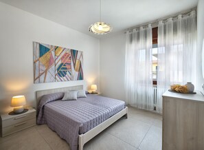 2 slaapkamers, een strijkplank/strijkijzer, gratis wifi, beddengoed