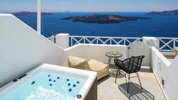 Deluxe Caldera View Suite with Outdoor Hot Tub | Exterior