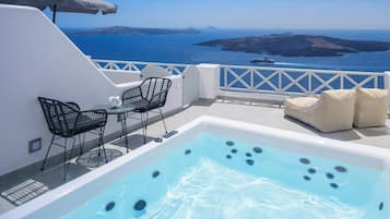 Deluxe Caldera View Suite with Outdoor Hot Tub