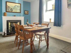 Dining - 2 bedroom accommodation in Rosedale East, near Pickering (Rosedale East, near Pickering)