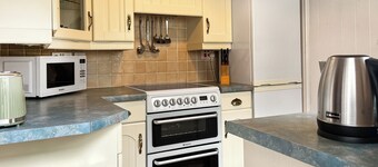 2 bedroom accommodation in Rosedale East, near Pickering