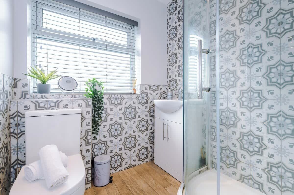 Shower, hair dryer, shampoo