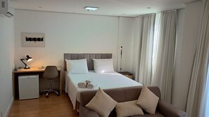 In-room safe, iron/ironing board, free WiFi - Get a Flat 138 a 50 mts do Sírio Libanês (São Paulo)