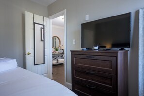 2 chambres, bureau, fer et planche à repasser, accès au Wi-Fi (inclus)