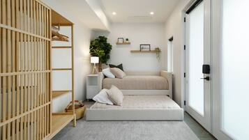 2 bedrooms, desk, iron/ironing board, free WiFi