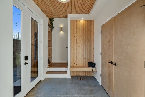 Boutique Scandinavian 2Bdrm Guesthouse in East Nashville! -- The Koselig Korner