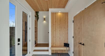 Boutique Scandinavian 2Bdrm Guesthouse in East Nashville! -- The Koselig Korner