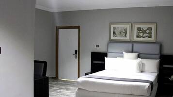 Basic Room | Desk, laptop workspace, free WiFi