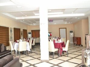 Restaurant - Ellyxville Hotel (Lekki)