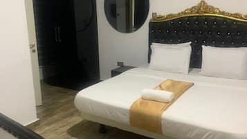 Kamar Keluarga | Meja kerja, ruang kerja ramah laptop, dan Wi-Fi gratis