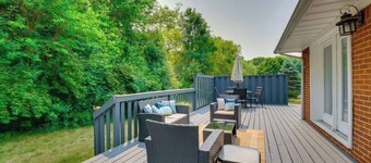 Large Charming Home w/ Pool & Deck ~5 miles to UMICH!