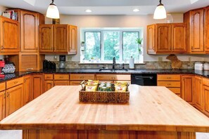 Fridge, microwave, oven, stovetop - Large Charming Home w/ Pool & Deck ~5 miles to UMICH! (Ypsilanti)