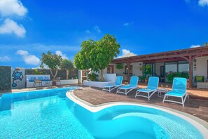 Pool - Casa Petra Peaceful & Private,sea Views,pool & BBQ (Playa Blanca)