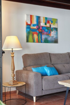 Smart TV - Casa Petra Peaceful & Private,sea Views,pool & BBQ (Playa Blanca)