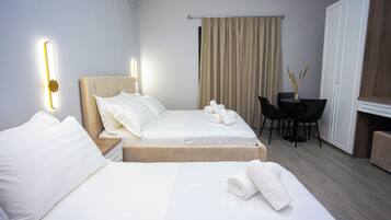 Deluxe Double Room, Balcony, Courtyard View | Desk, laptop workspace, WiFi (free)