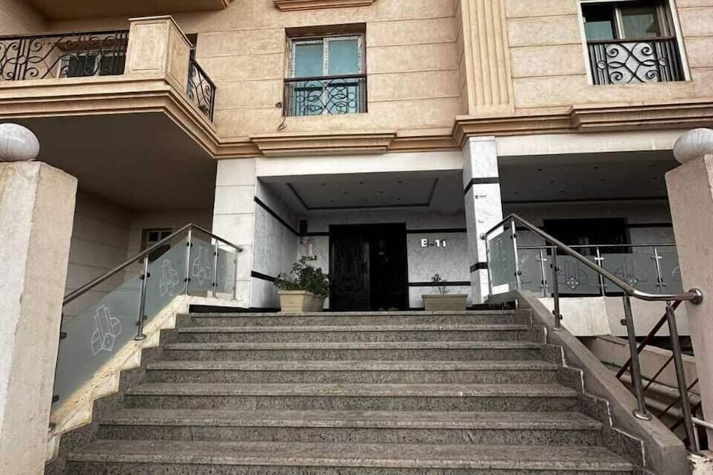 Lovely 3-Bedroom Apartment Maadi