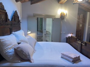 1 chambre, coffres-forts dans les chambres, fer et planche à repasser