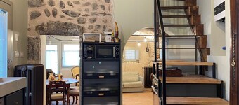 The Mansion of Rosa and Amelia relax between mountain and lake