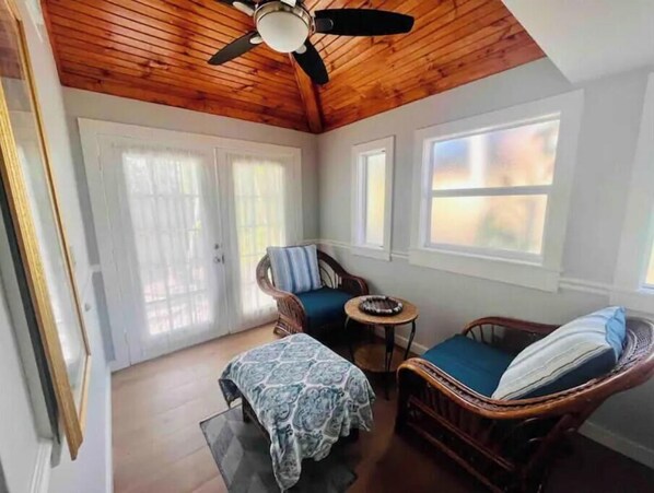 Smart TV - The Guesthouse (Fort Myers)