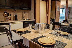 Fridge, microwave, oven, coffee/tea maker