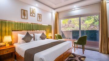 Premium bedding, desk, rollaway beds, free WiFi