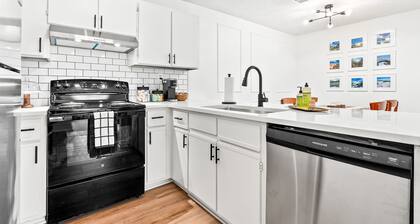 Gay Street Retreat - Walk to Campus & Downtown