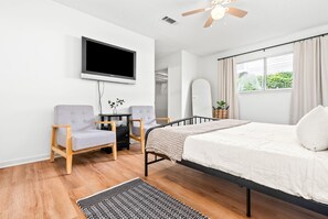 2 bedrooms, iron/ironing board, travel cot, WiFi