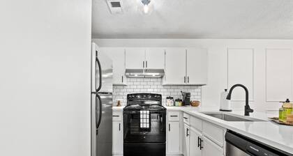 Gay Street Retreat - Walk to Campus & Downtown