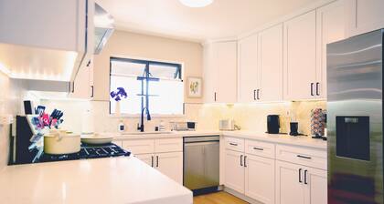 Stylish Mid-Century Family 4BR Hideaway - San Jose & Milpitas