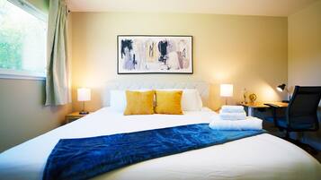 3 bedrooms, desk, iron/ironing board, travel crib