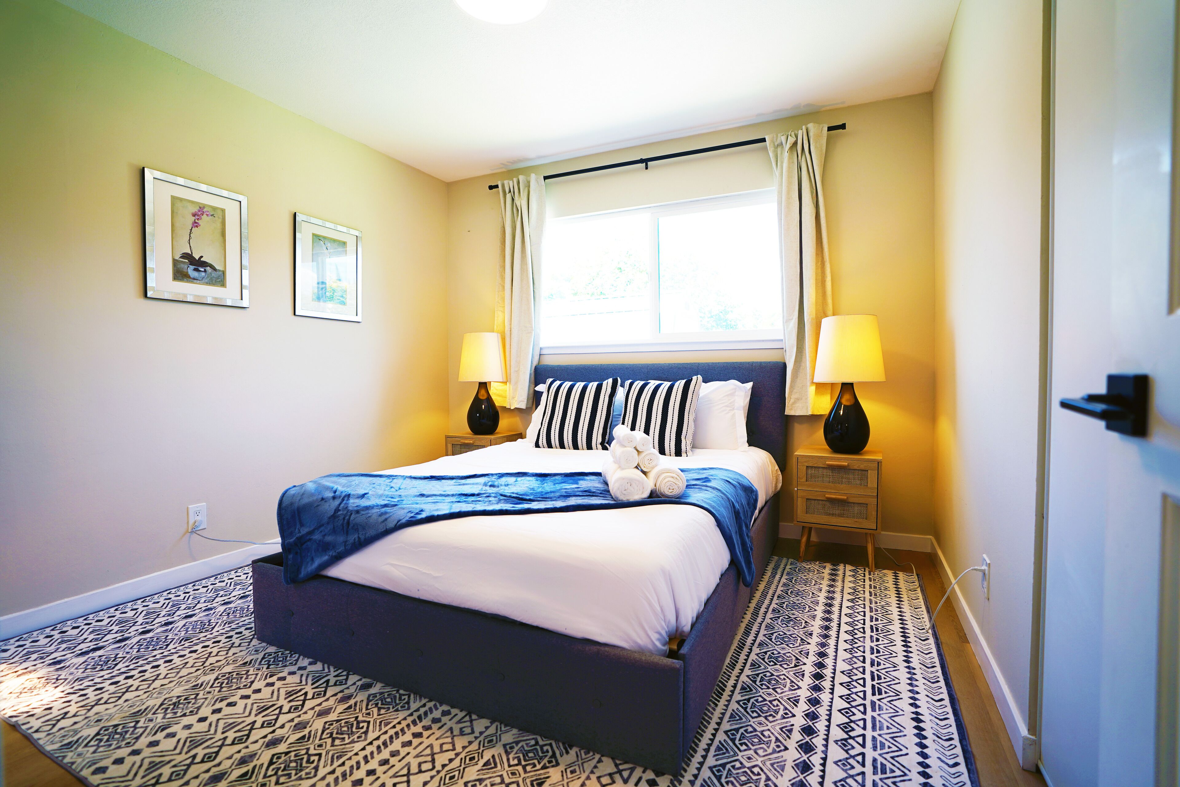 3 bedrooms, desk, iron/ironing board, travel crib