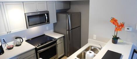 Mikrowelle, Ofen, Herdplatte, Geschirrspüler