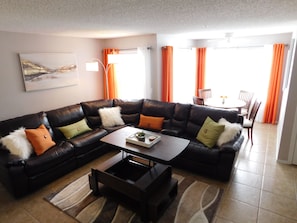 Smart TV, fireplace, books - Sunny 2 bedrooms, 2 bathrooms Kissimmee condo! (Kissimmee)