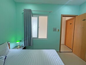 Desk, free WiFi - Thu Thai Hotel (Ho Chi Minh City)