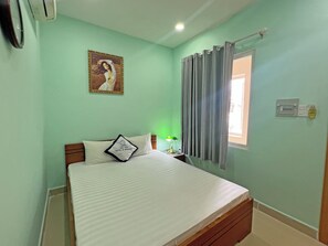 Desk, free WiFi - Thu Thai Hotel (Ho Chi Minh City)