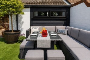 Outdoor dining - Seaview at No.5 Mundesley (Mundesley)