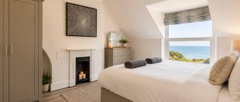 5 bedrooms, iron/ironing board, free WiFi, bed sheets
