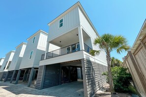 Exterior - 1 min to beach, sleeps 13, Bikes, Arcade, Pool (Gulf Shores)